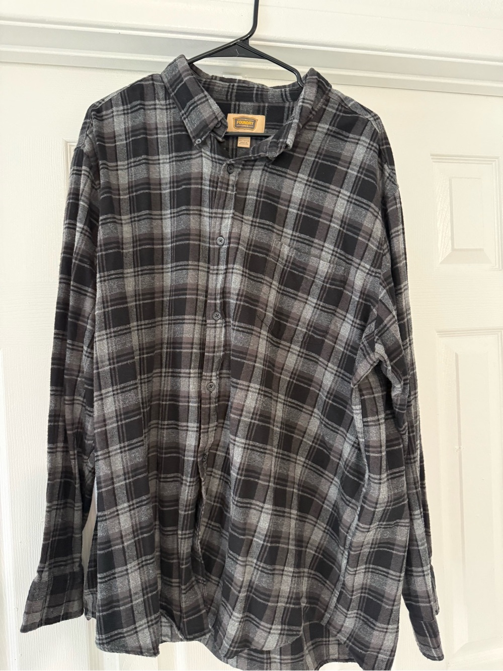 The Foundry Supply Co. Men’s Black & Gray Plaid Long-Sleeve Button-Up Shirt